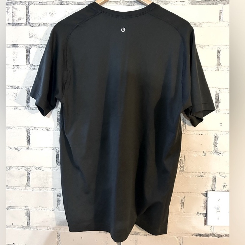 Lululemon T Shirt Mens Athletic Active Work Out Gym Short Sleeve Top